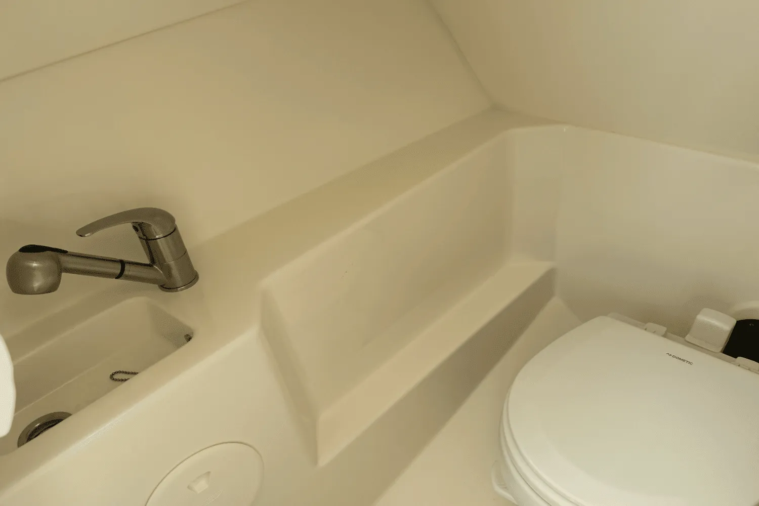 2025 Boston Whaler 240 Vantage Image Thumbnail #54