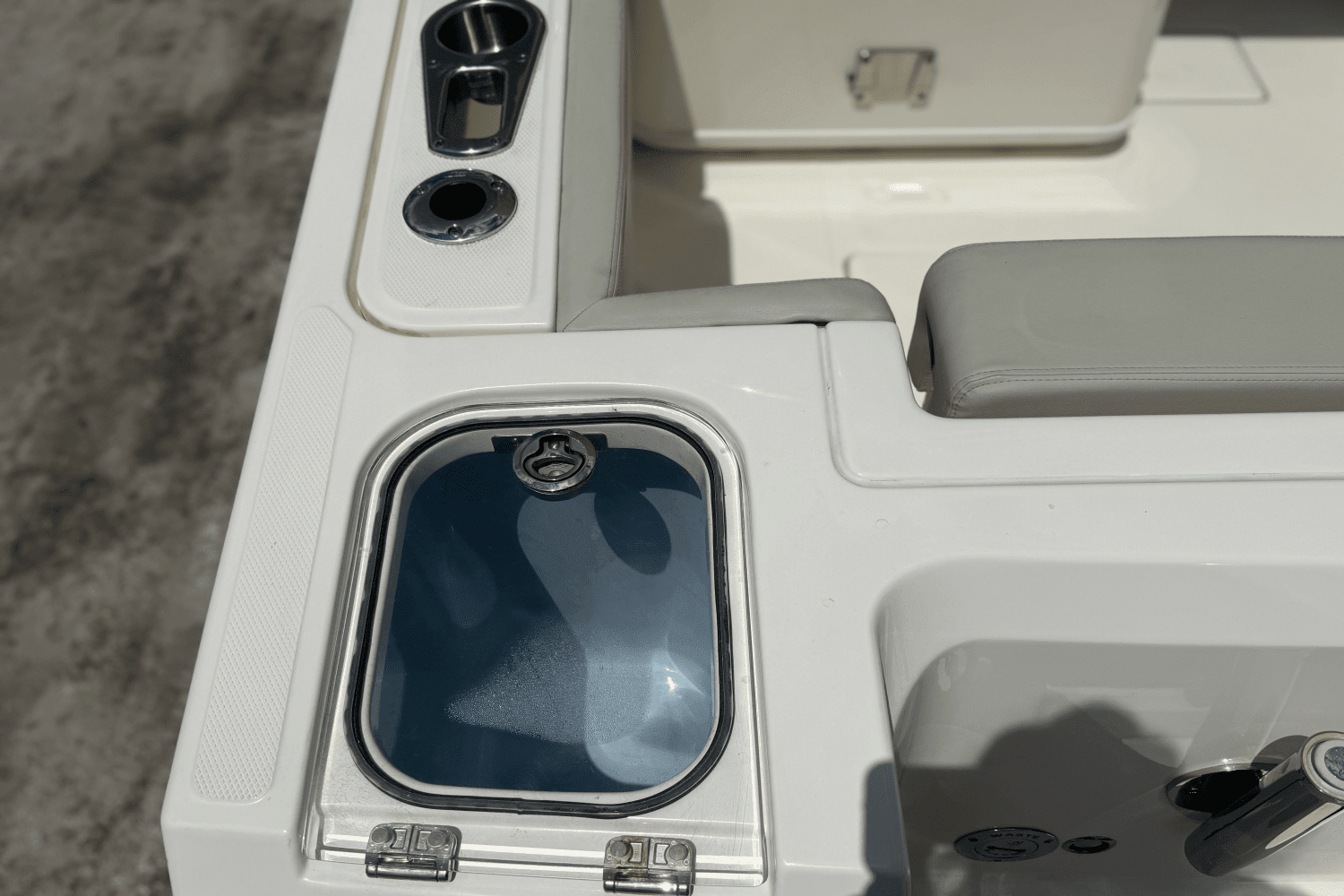 2025 Boston Whaler 240 Vantage Image Thumbnail #4
