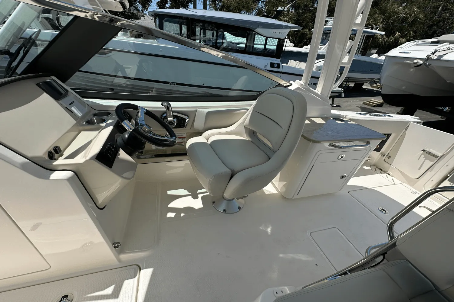 2025 Boston Whaler 240 Vantage Image Thumbnail #24