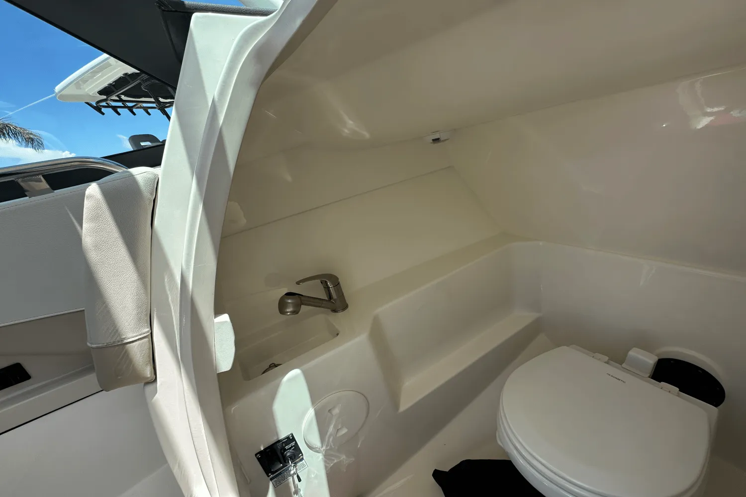 2025 Boston Whaler 240 Vantage Image Thumbnail #29
