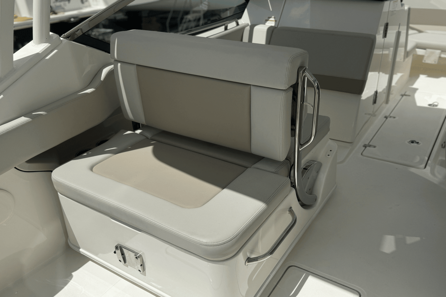 2025 Boston Whaler 240 Vantage Image Thumbnail #5