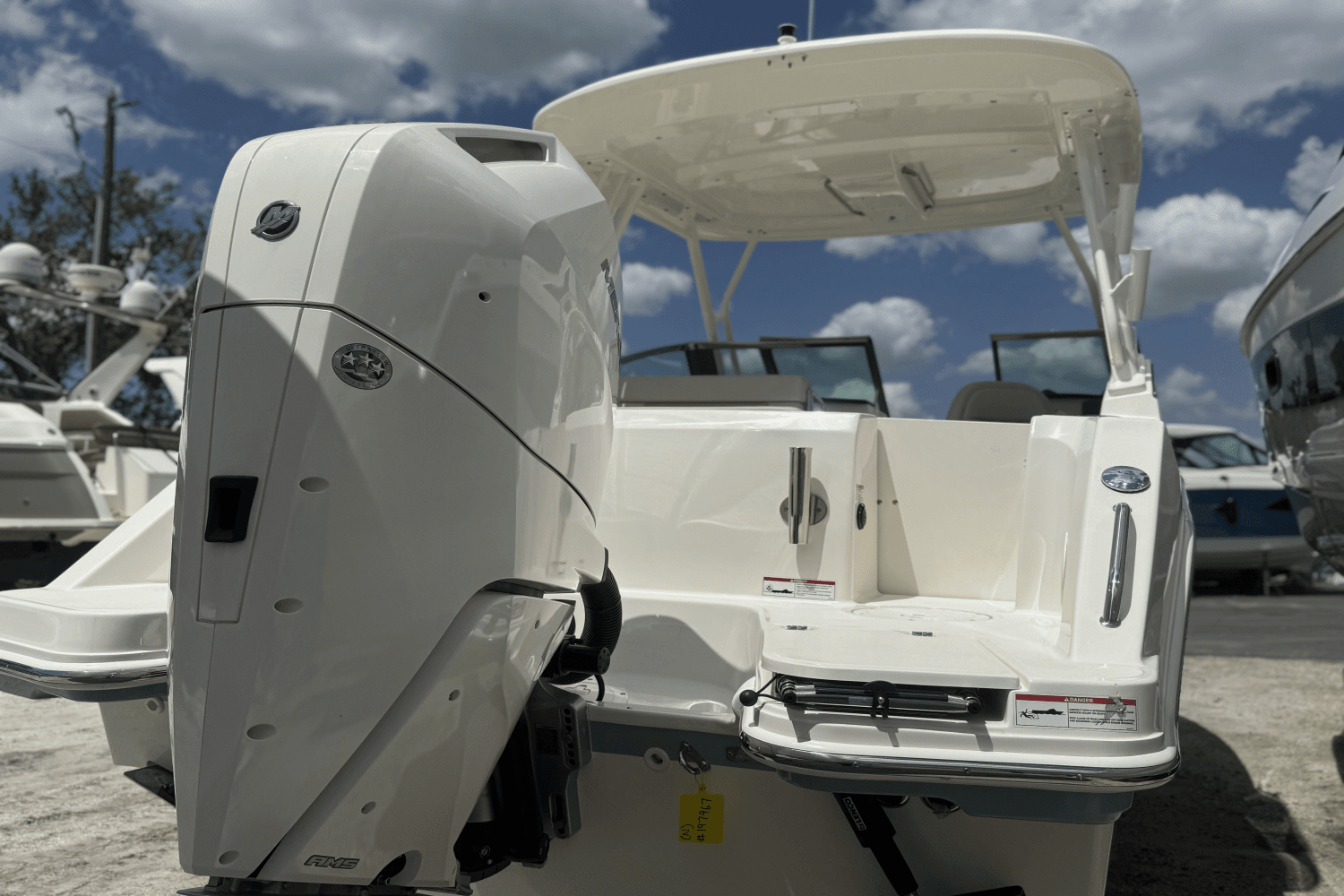 2025 Boston Whaler 240 Vantage Image Thumbnail #1