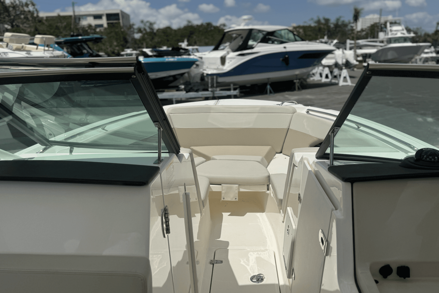 2025 Boston Whaler 240 Vantage Image Thumbnail #16