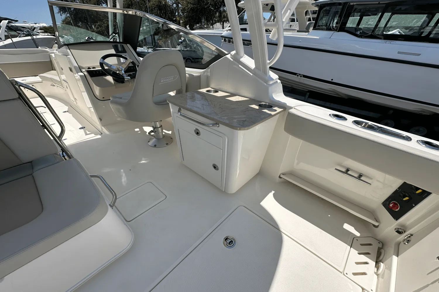 2025 Boston Whaler 240 Vantage Image Thumbnail #17
