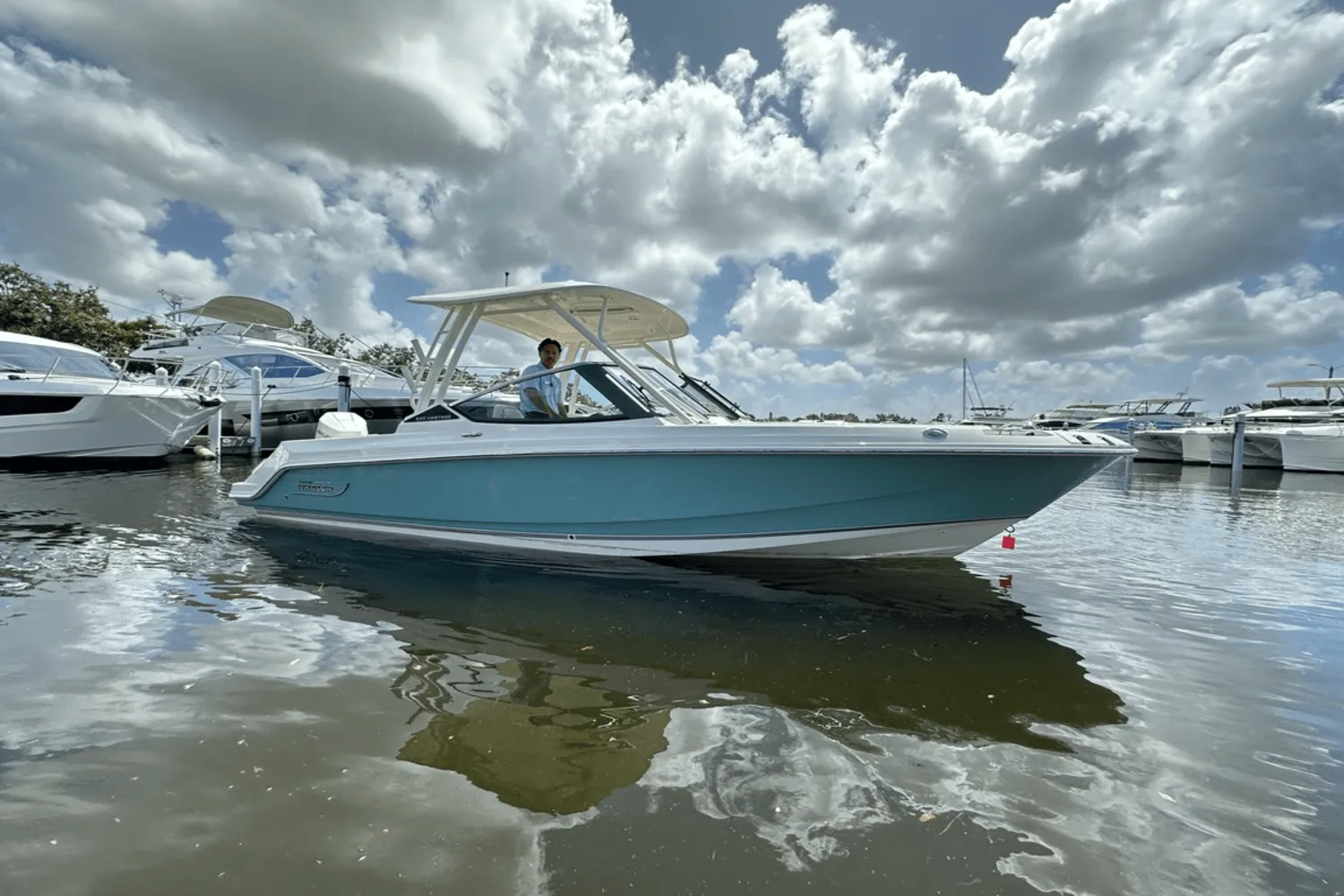 2025 Boston Whaler 240 Vantage Image Thumbnail #5