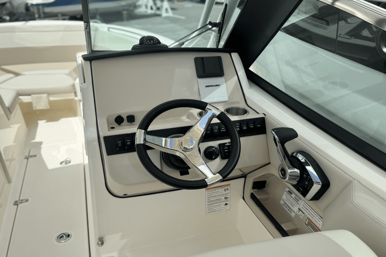 2025 Boston Whaler 240 Vantage Image Thumbnail #9