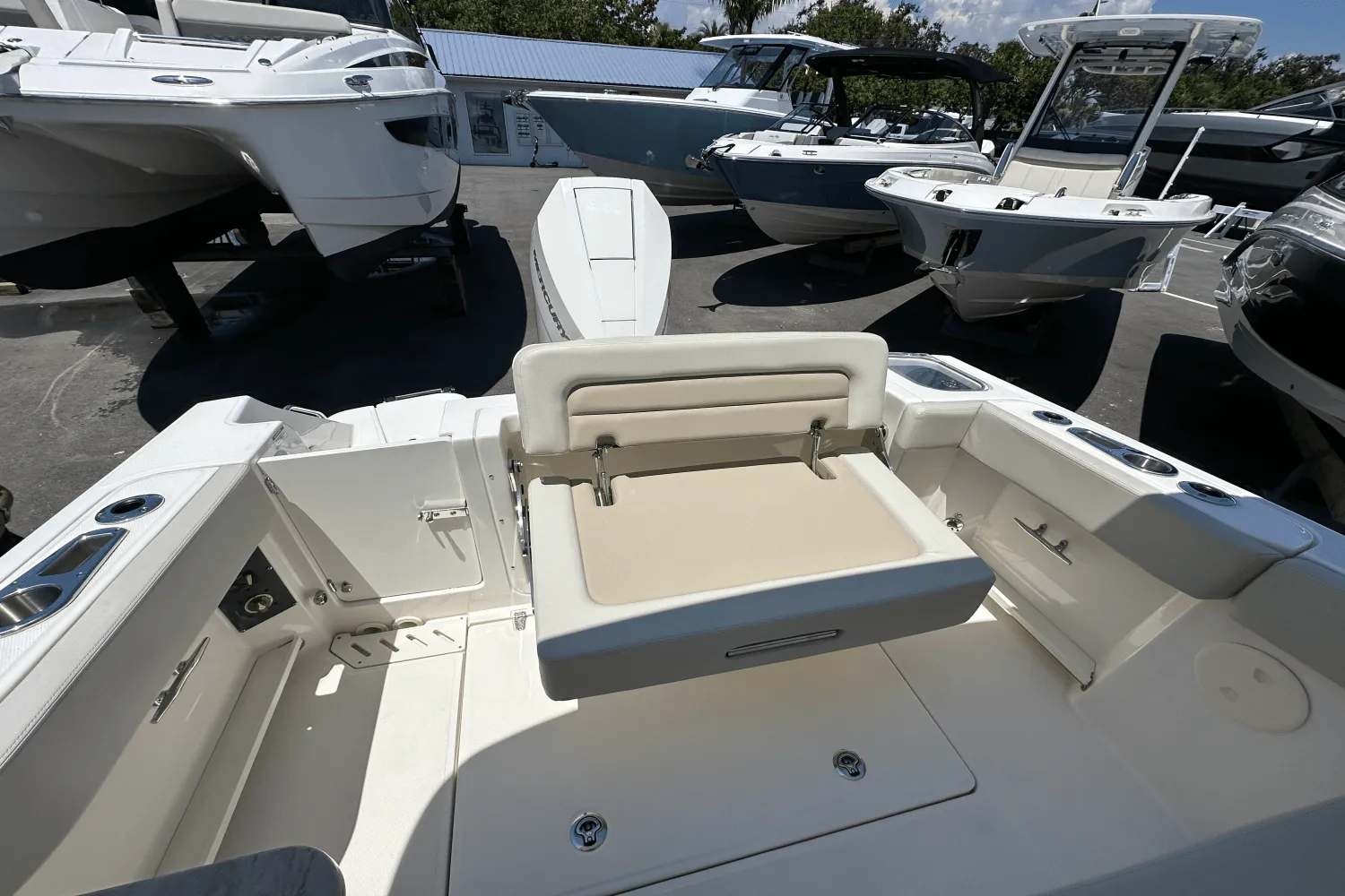 2025 Boston Whaler 240 Vantage Image Thumbnail #13