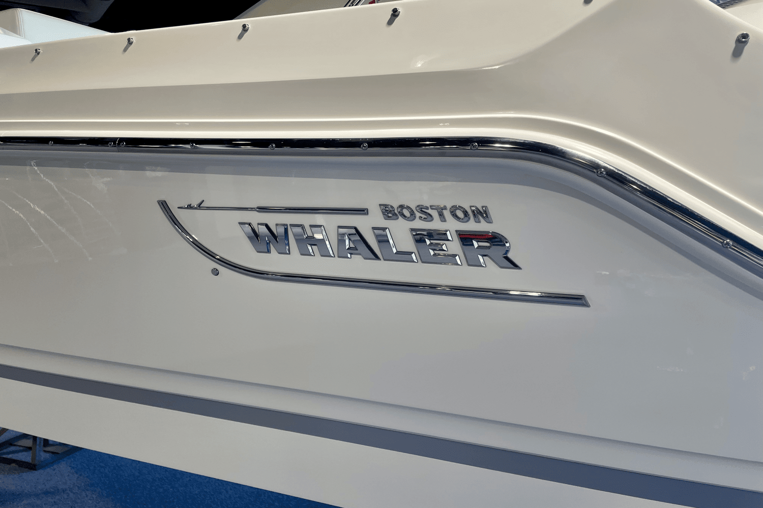 Thumbnail 4 for 2024 Boston Whaler 210 Vantage