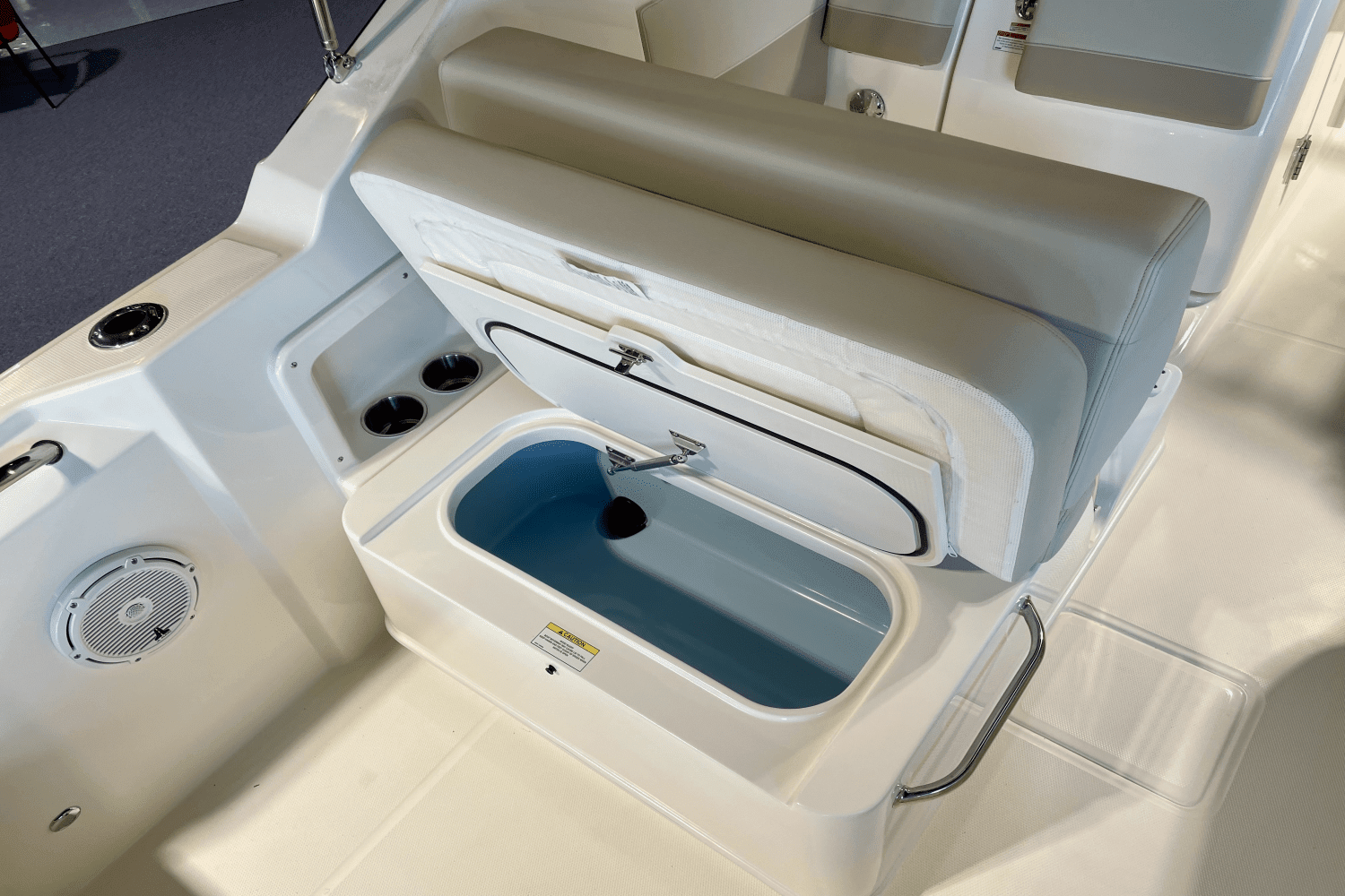 2024 Boston Whaler 210 Vantage Image Thumbnail #8