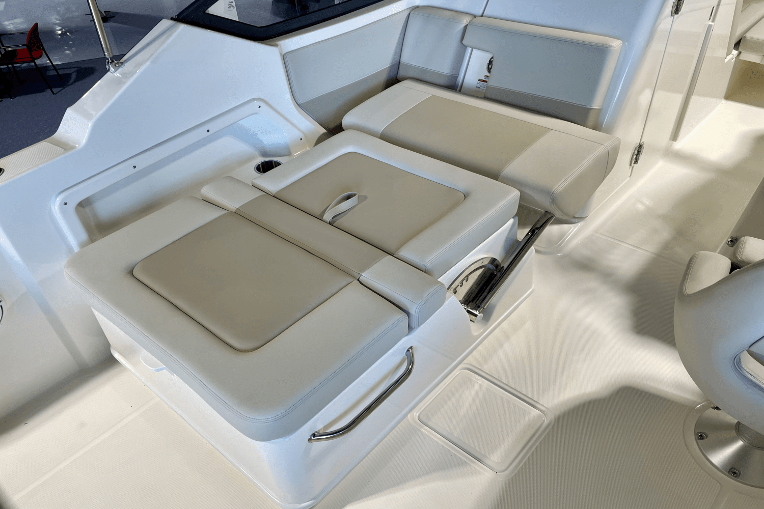 2024 Boston Whaler 210 Vantage Image Thumbnail #10