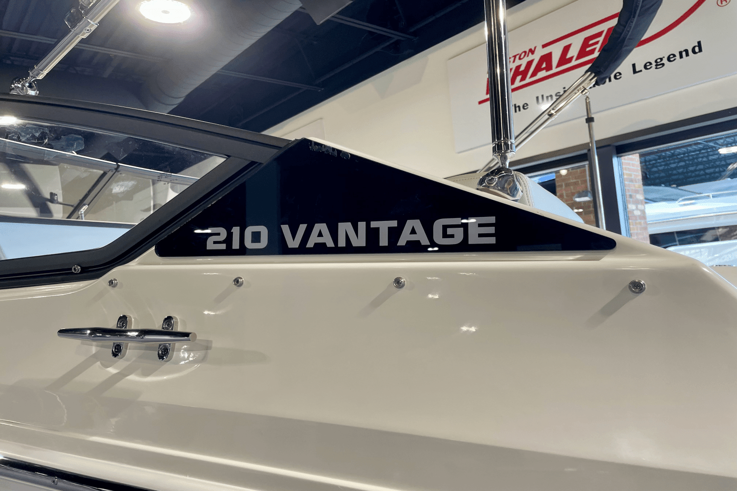 Thumbnail 3 for 2024 Boston Whaler 210 Vantage