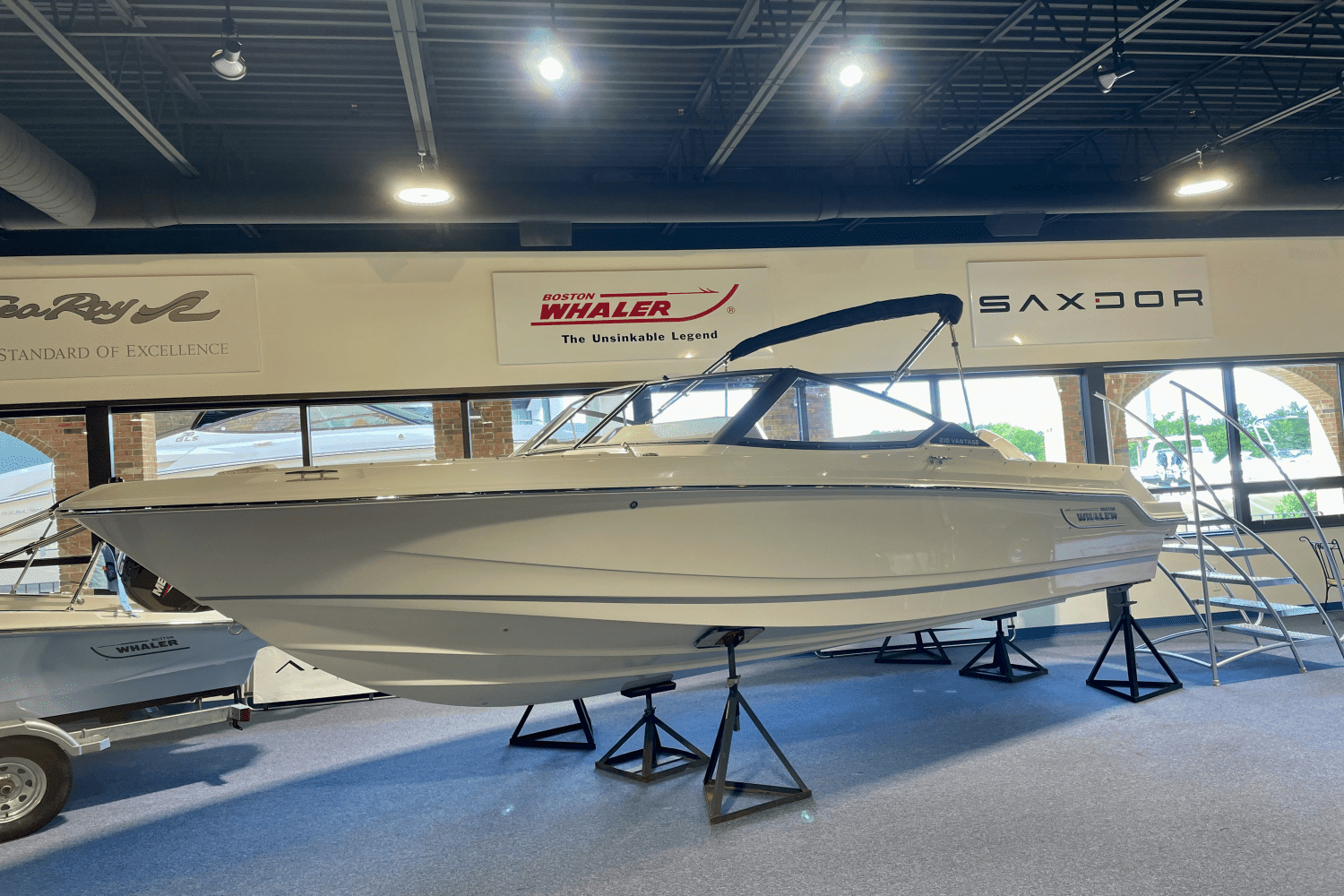 Thumbnail 2 for 2024 Boston Whaler 210 Vantage