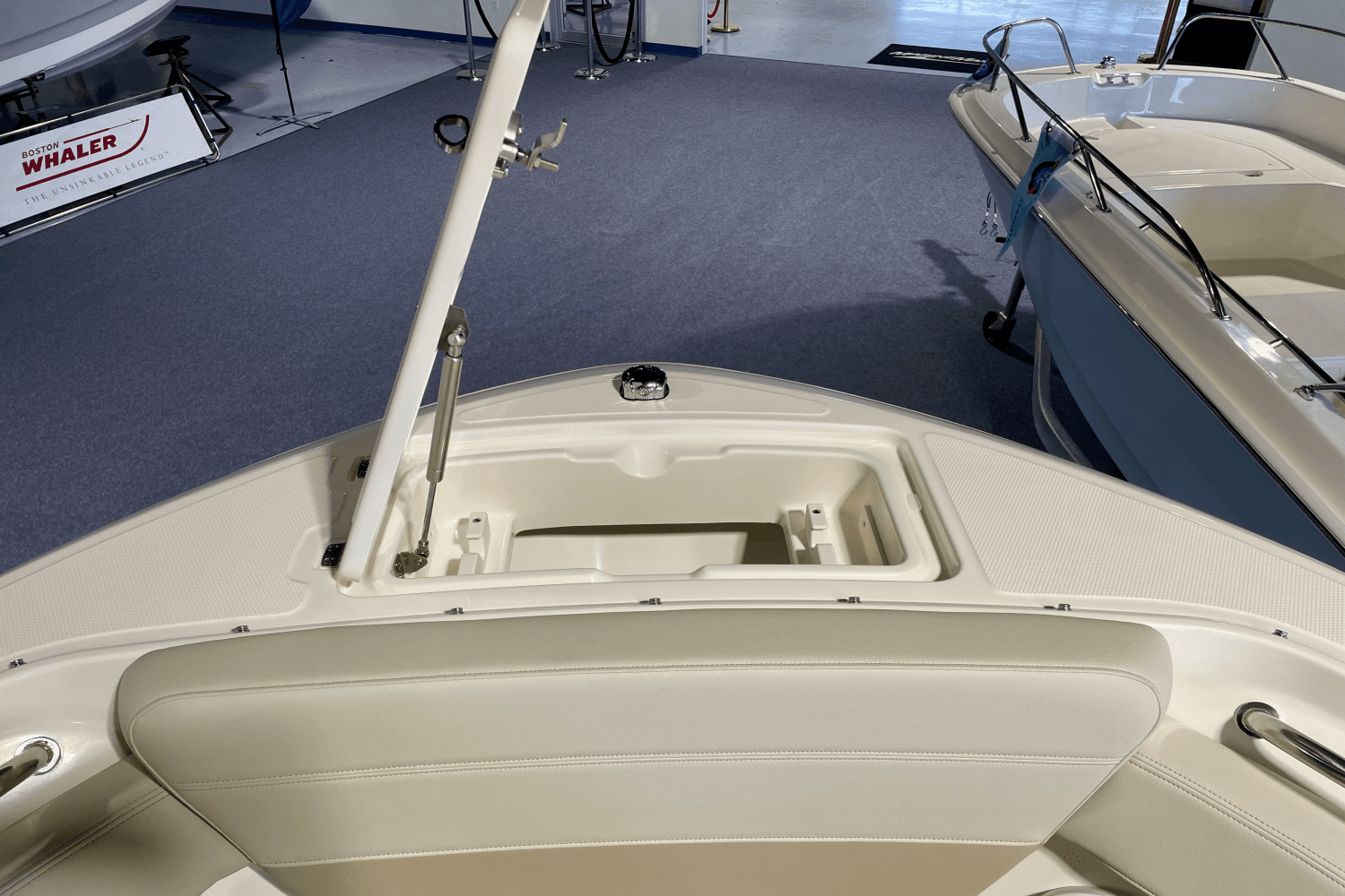 2024 Boston Whaler 210 Vantage Image Thumbnail #20