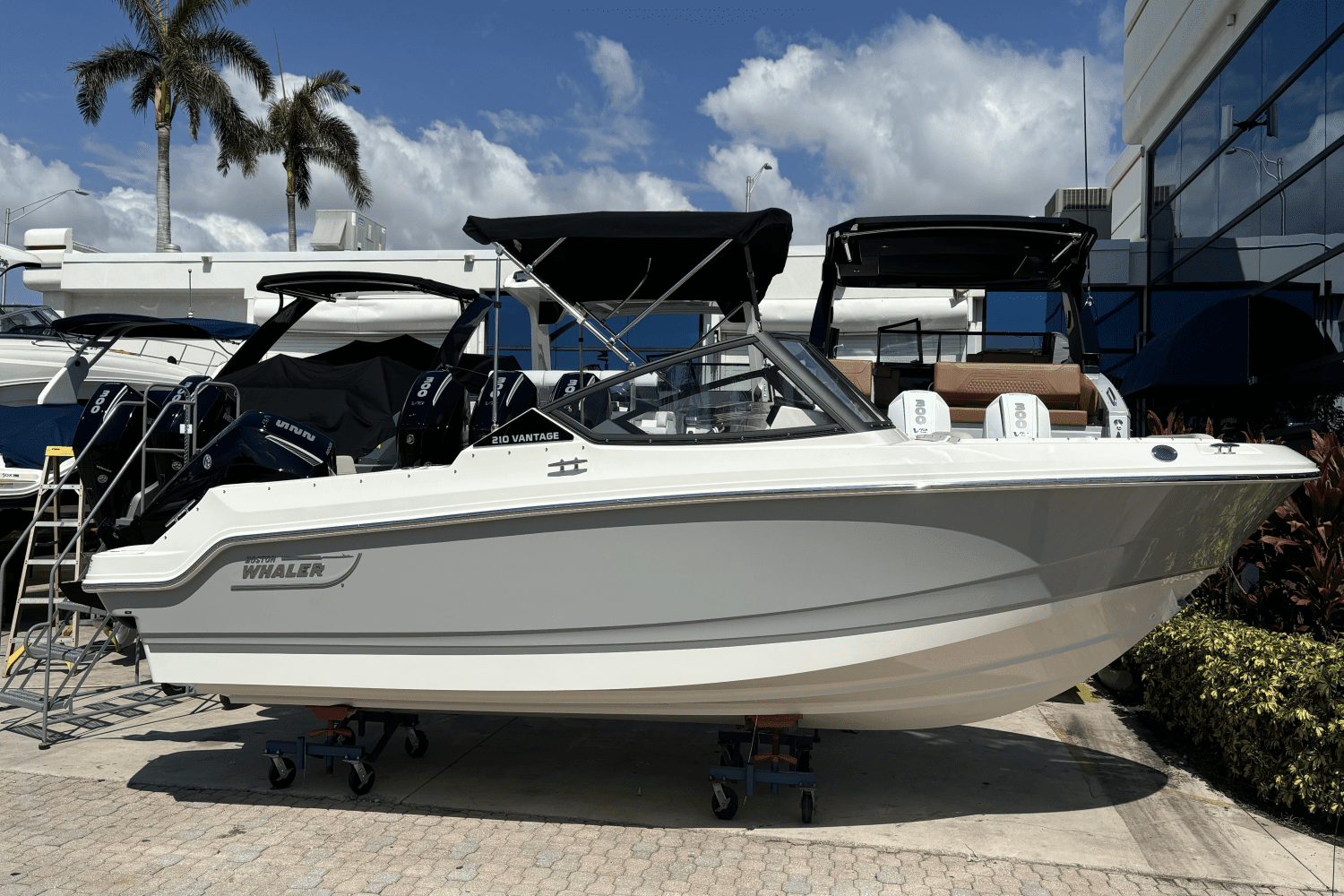 Thumbnail 2 for 2024 Boston Whaler 210 Vantage