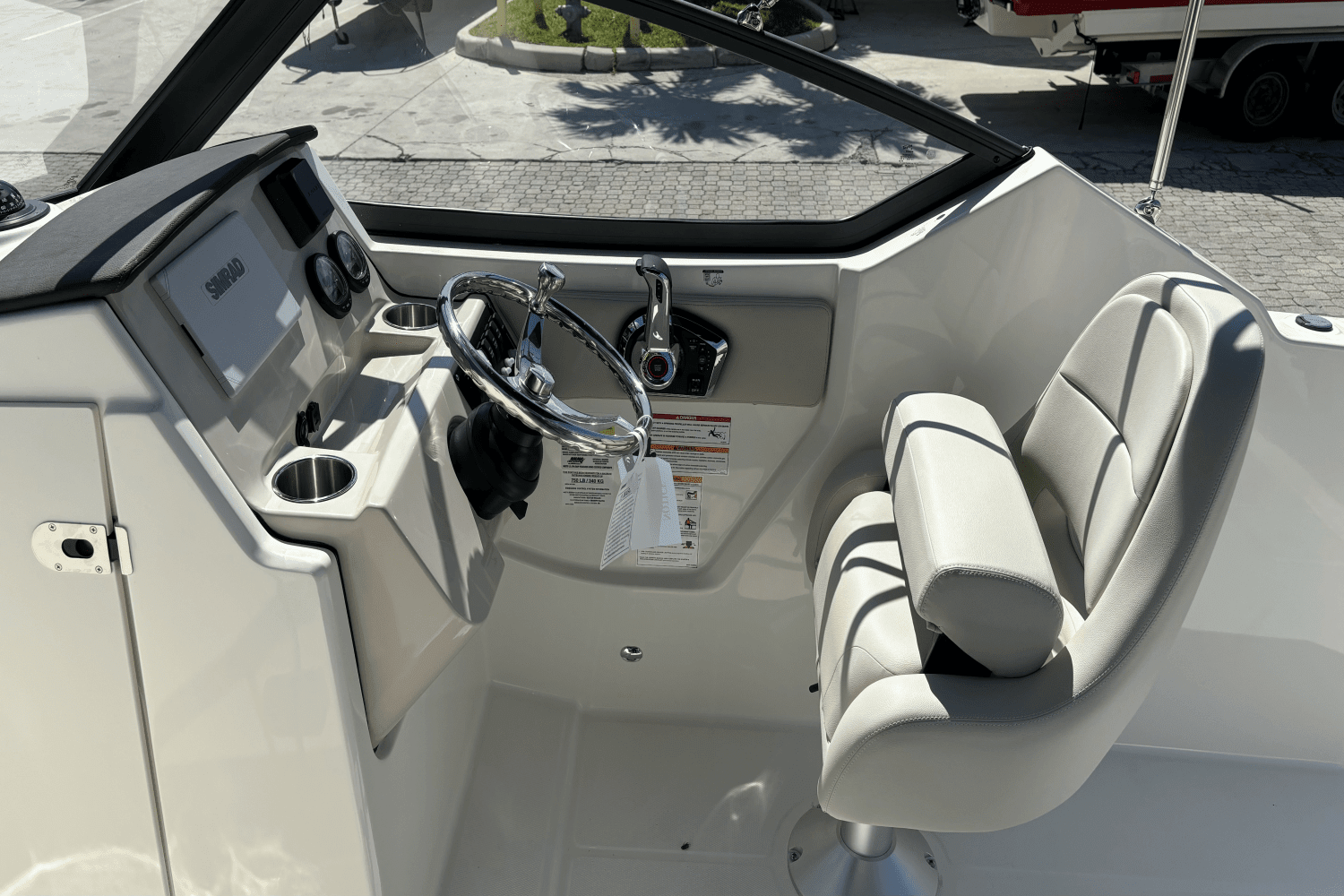 2024 Boston Whaler 210 Vantage Image Thumbnail #9