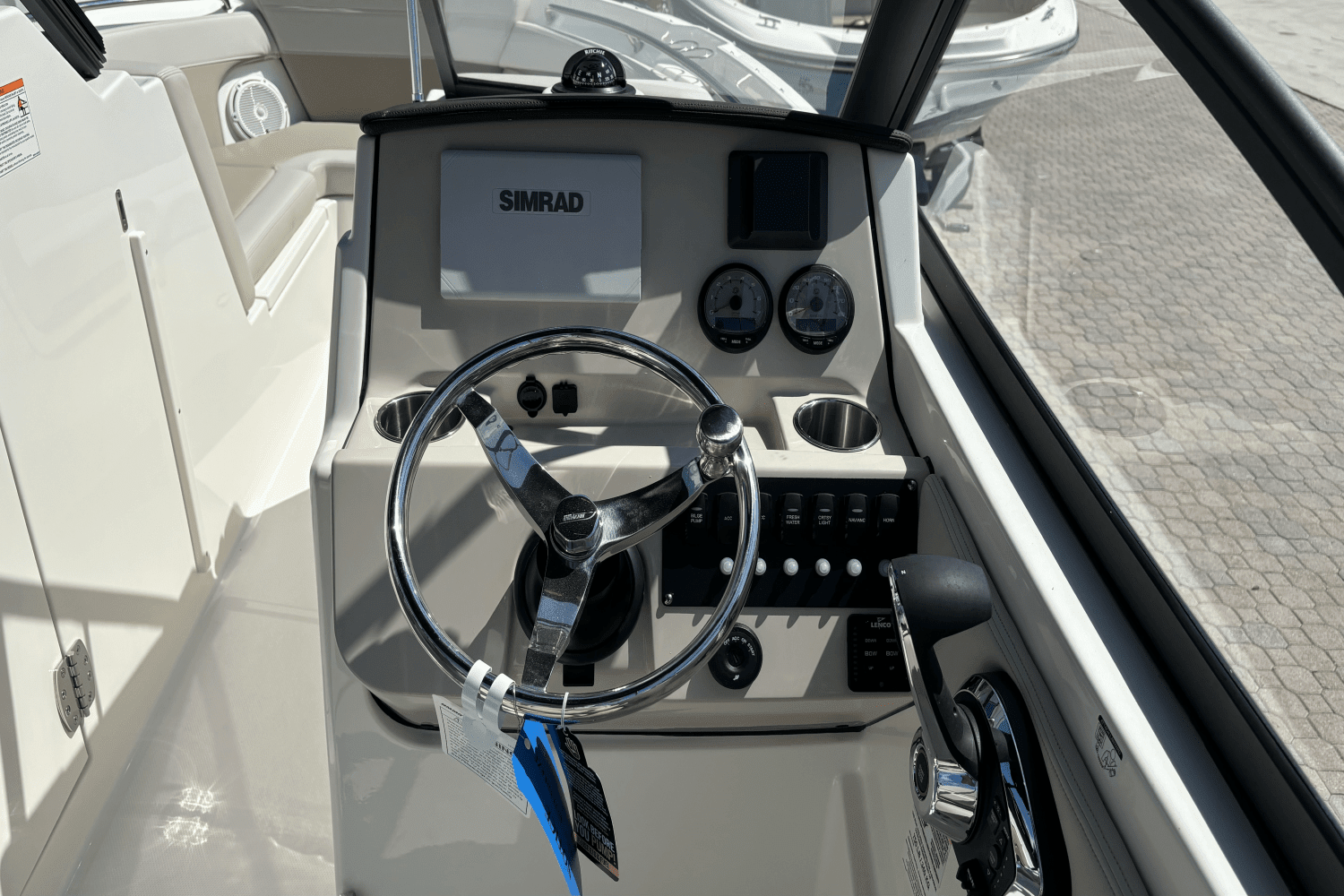 2024 Boston Whaler 210 Vantage Image Thumbnail #10