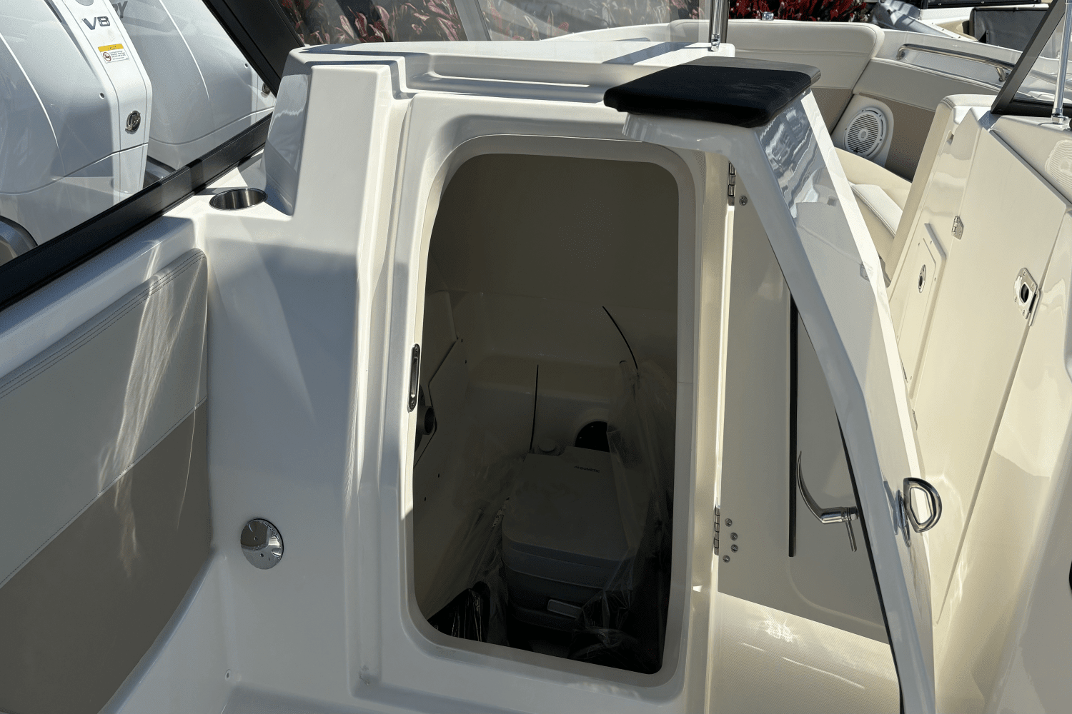 2024 Boston Whaler 210 Vantage Image Thumbnail #18