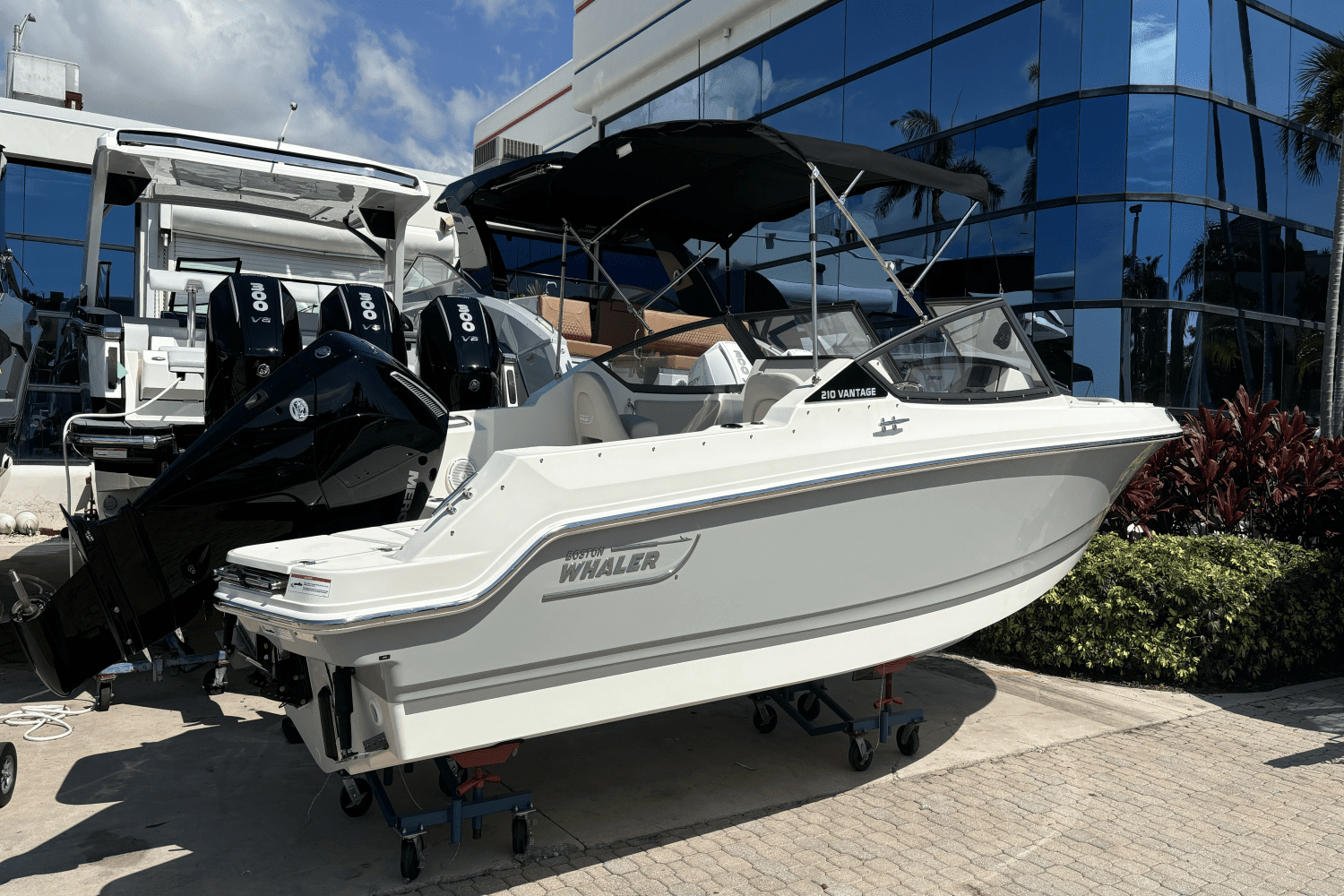 Thumbnail 3 for 2024 Boston Whaler 210 Vantage