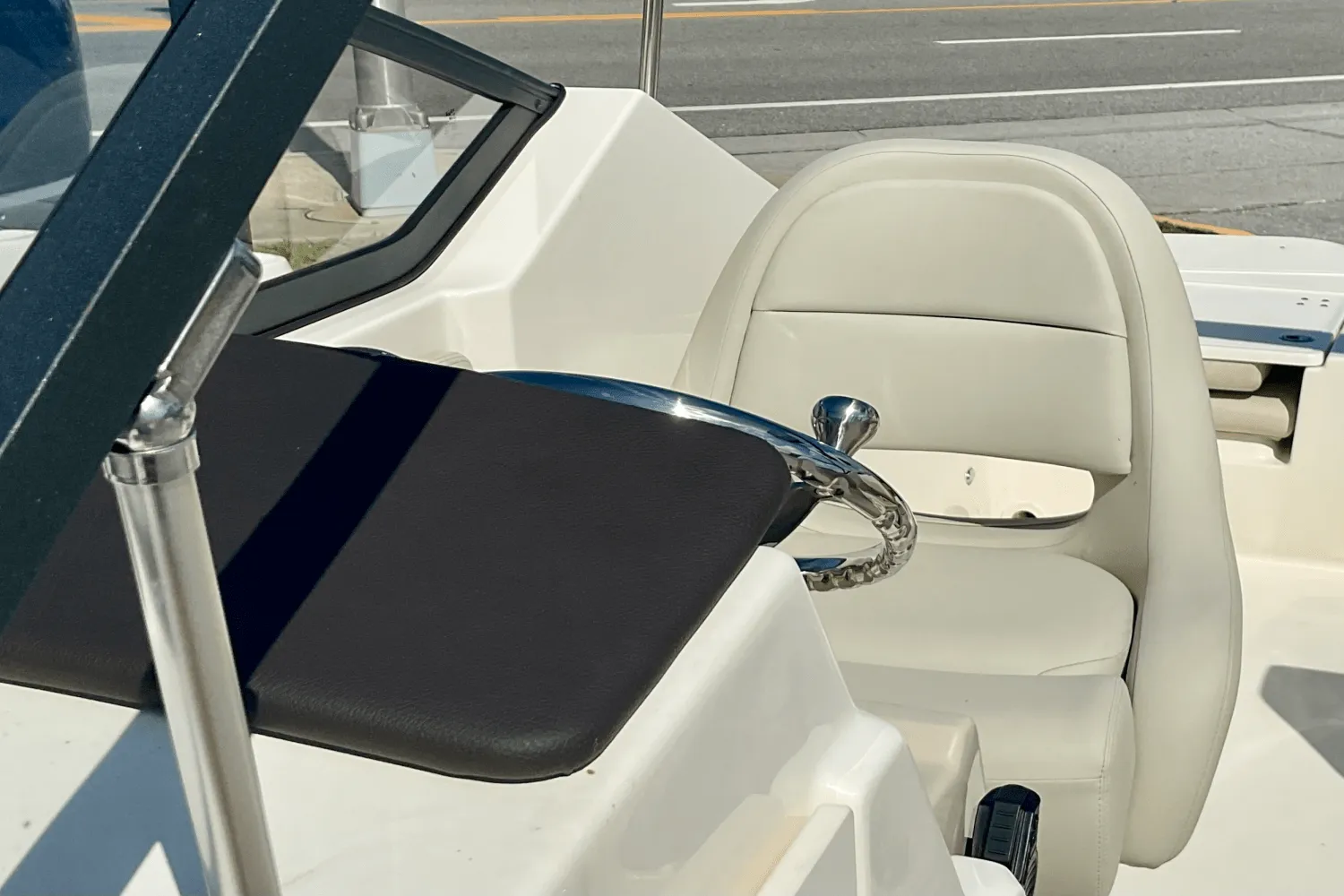 2024 Boston Whaler 210 Vantage Image Thumbnail #16