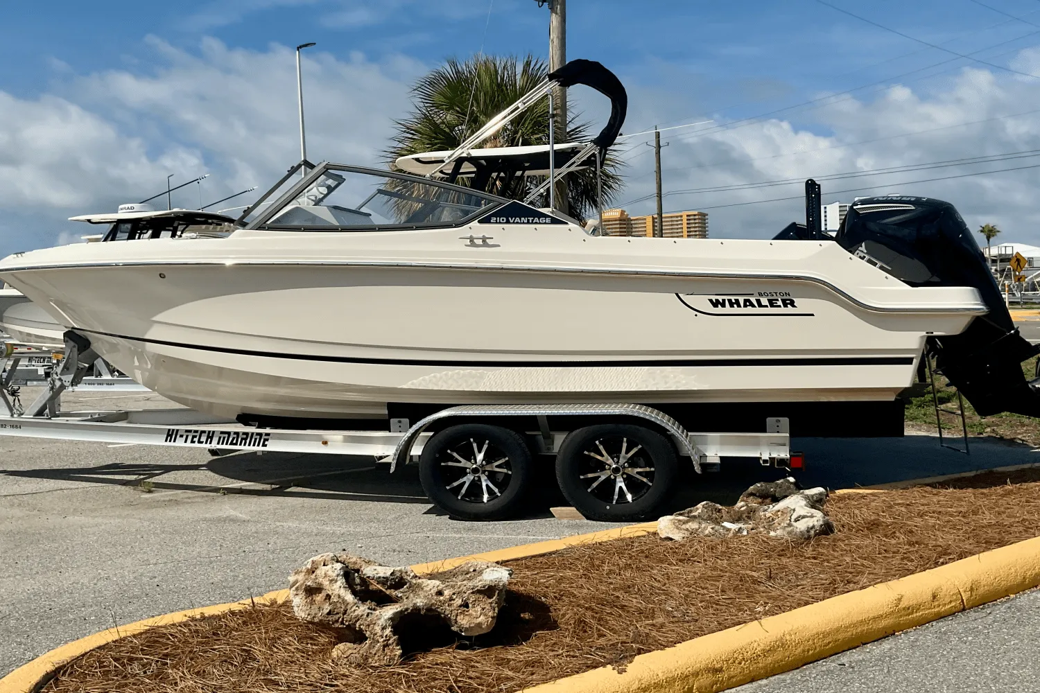 2024 Boston Whaler 210 Vantage Image Thumbnail #1