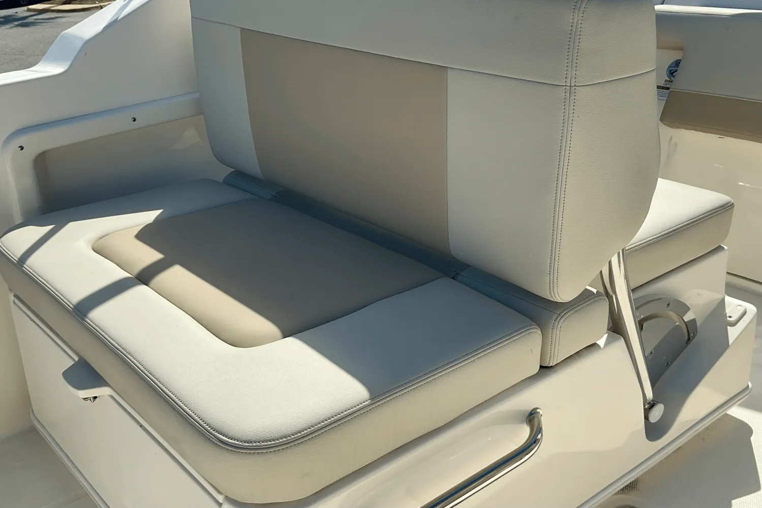 2024 Boston Whaler 210 Vantage Image Thumbnail #10