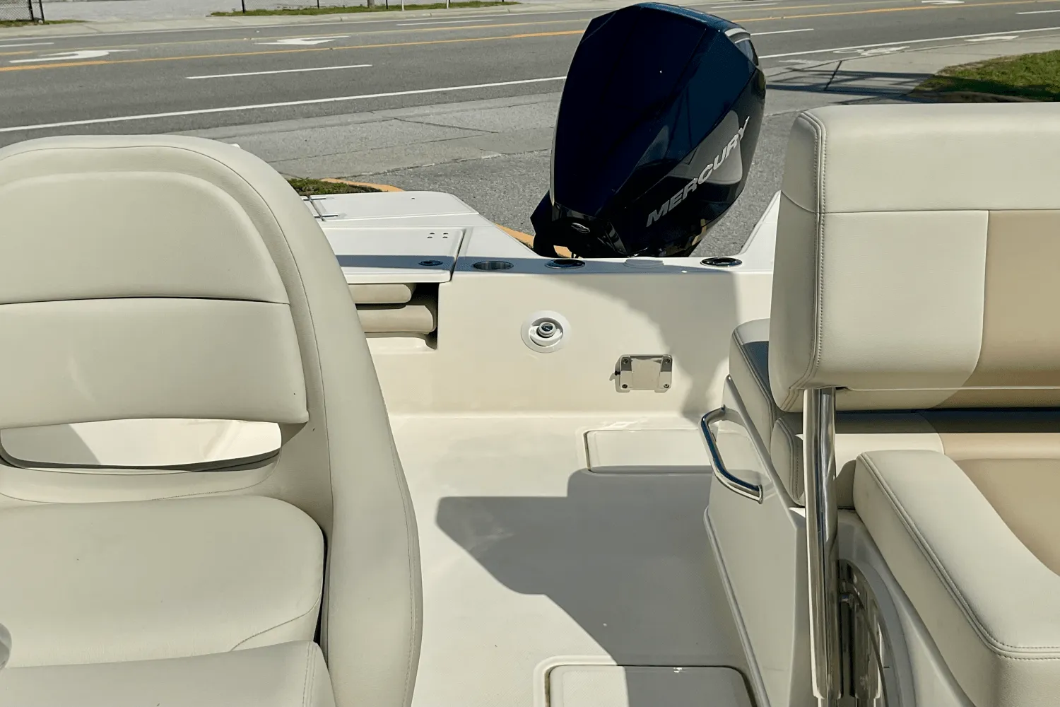 2024 Boston Whaler 210 Vantage Image Thumbnail #13