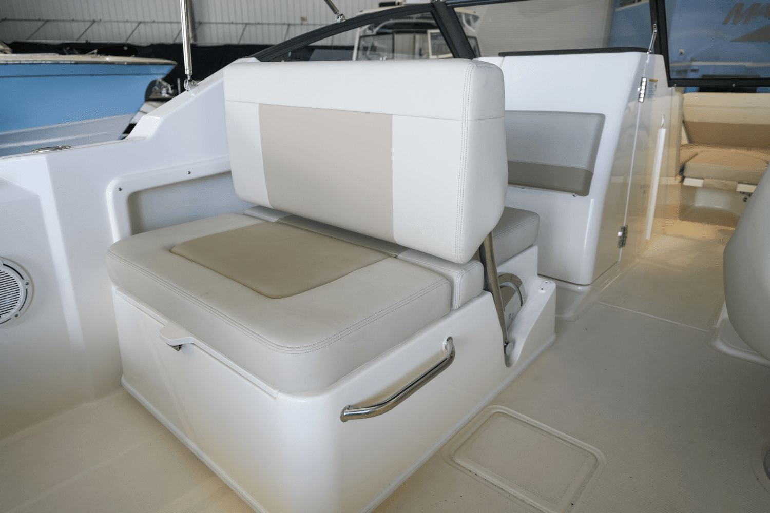 2024 Boston Whaler 210 Vantage Image Thumbnail #15