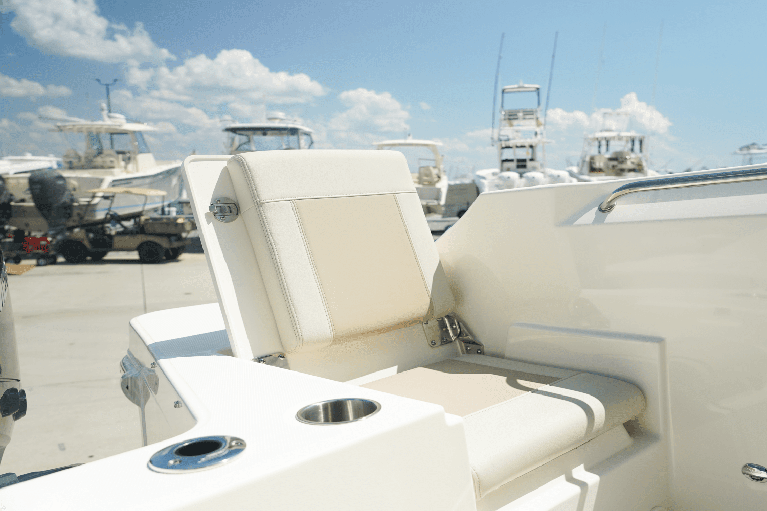 2024 Boston Whaler 210 Vantage Image Thumbnail #7