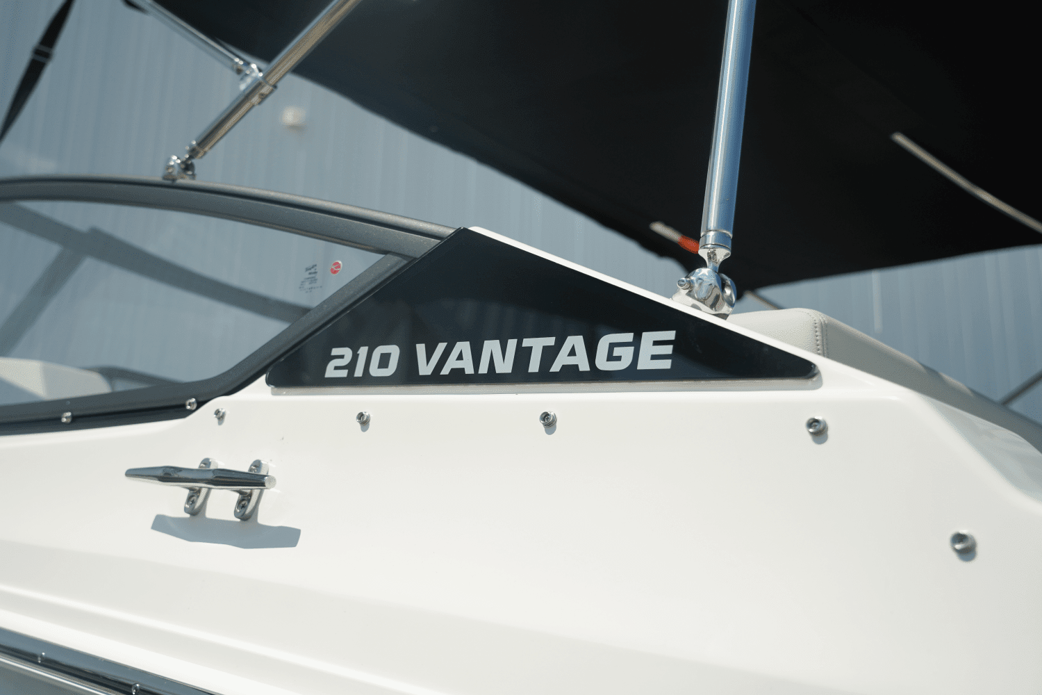 2024 Boston Whaler 210 Vantage Image Thumbnail #4