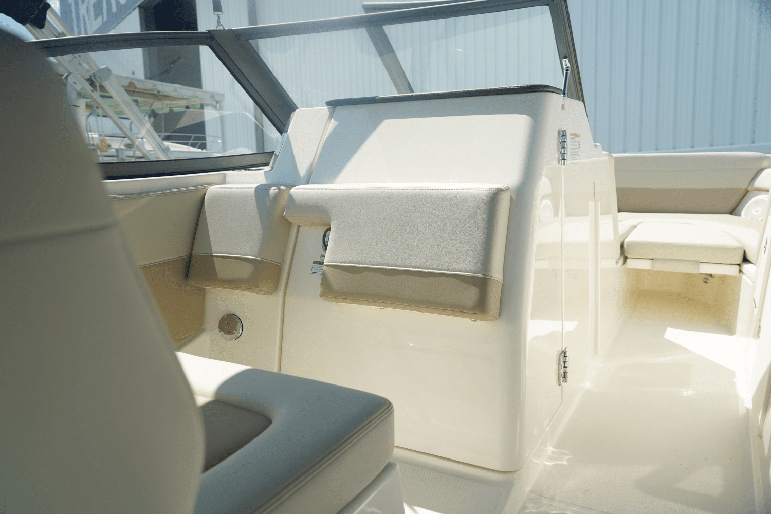 2024 Boston Whaler 210 Vantage Image Thumbnail #17