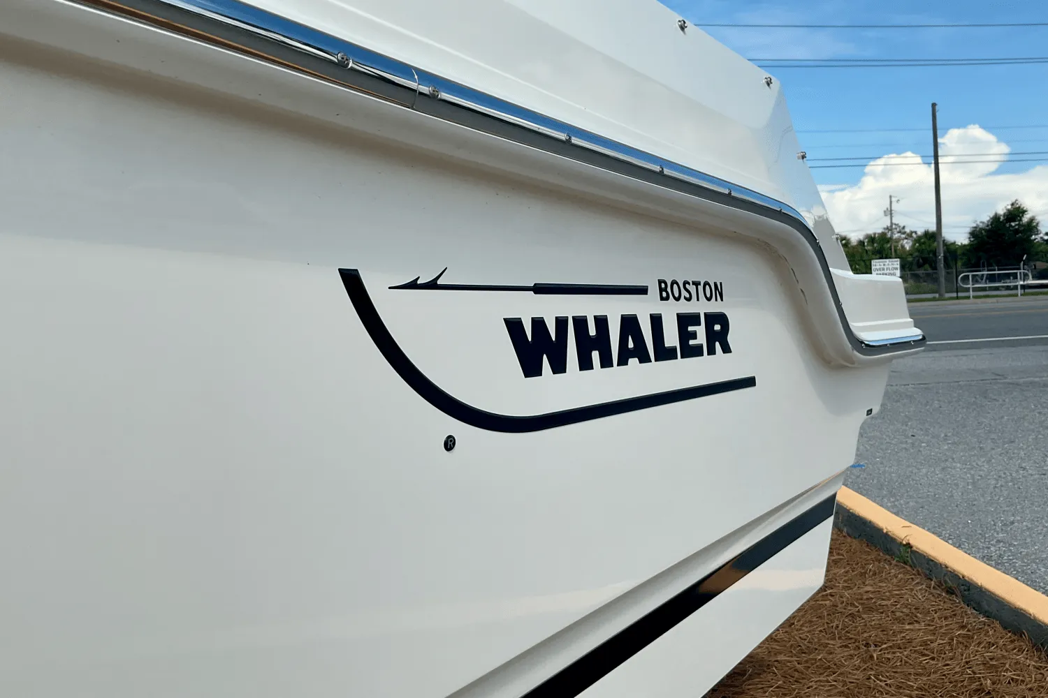 2024 Boston Whaler 210 Vantage Image Thumbnail #3