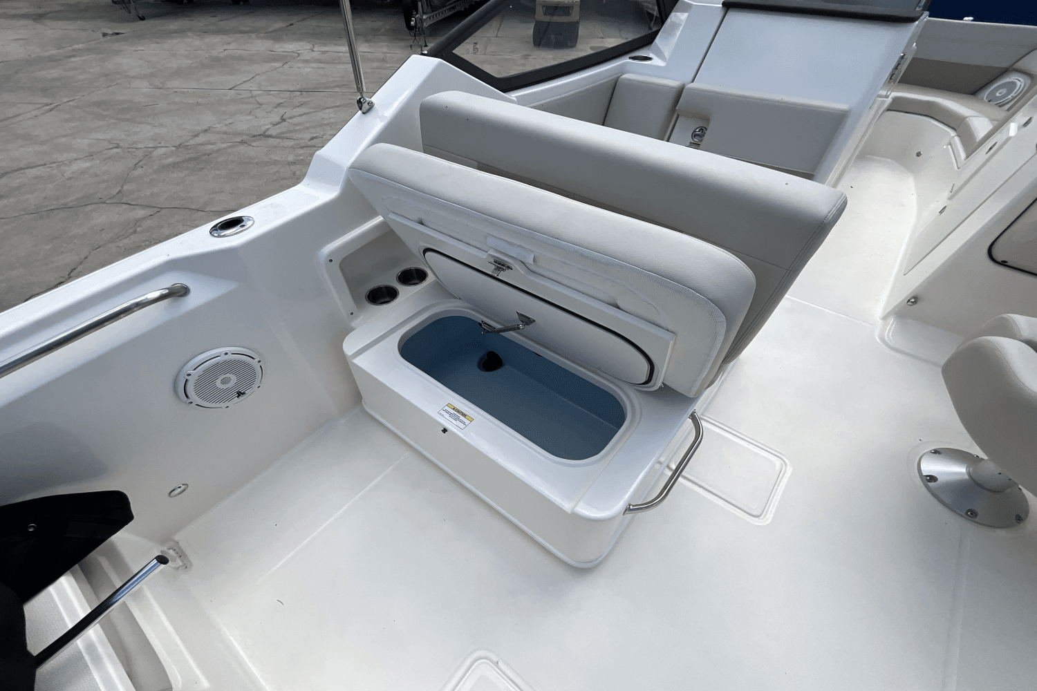 2024 Boston Whaler 210 Vantage Image Thumbnail #11