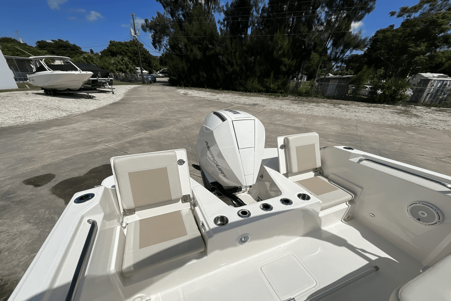 2024 Boston Whaler 210 Vantage Image Thumbnail #3