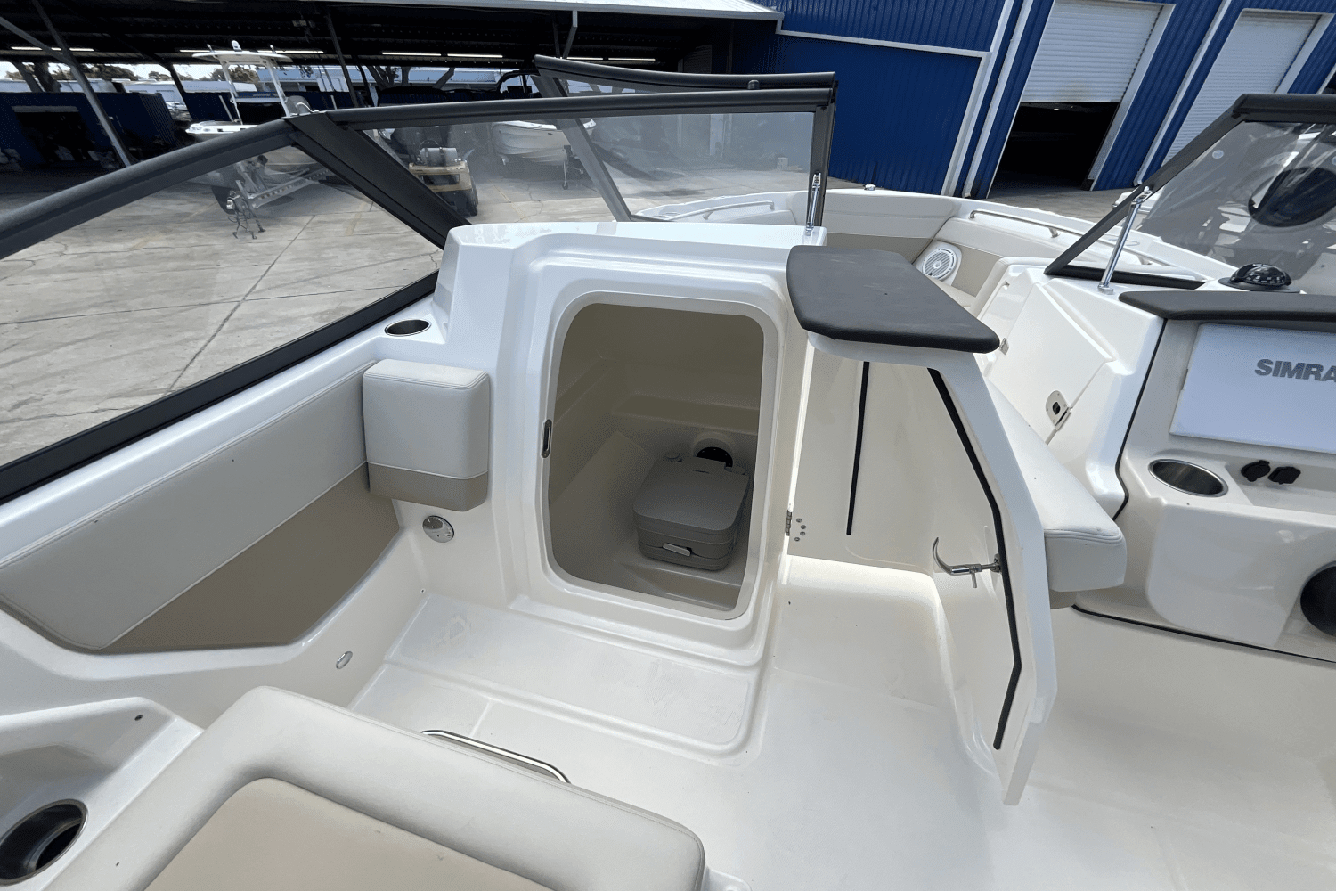 2024 Boston Whaler 210 Vantage Image Thumbnail #9