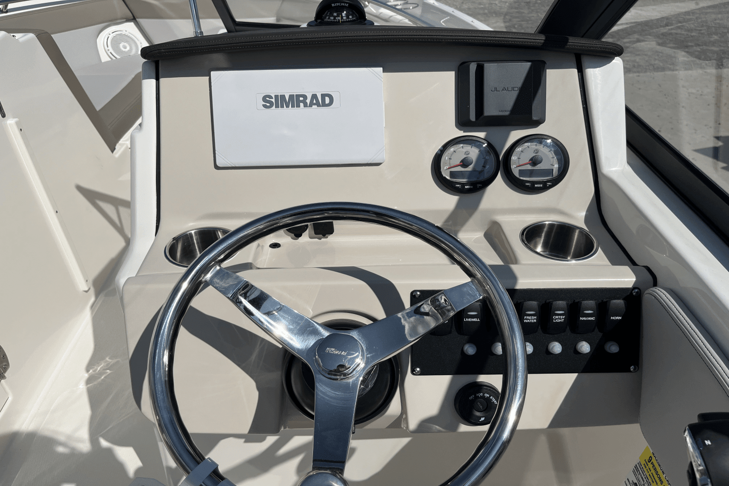 2025 Boston Whaler 210 Vantage Image Thumbnail #14