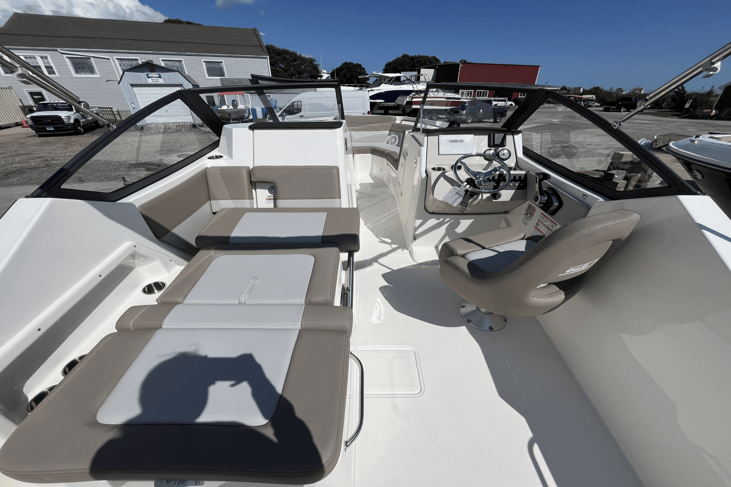 2025 Boston Whaler 210 Vantage Image Thumbnail #4