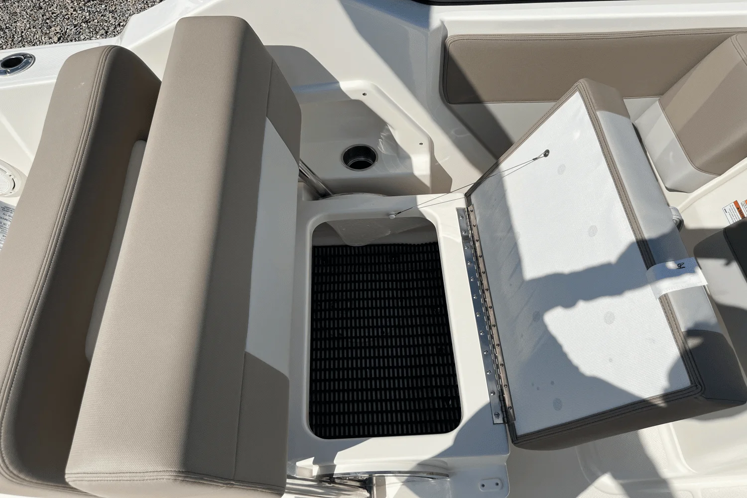 2025 Boston Whaler 210 Vantage Image Thumbnail #8