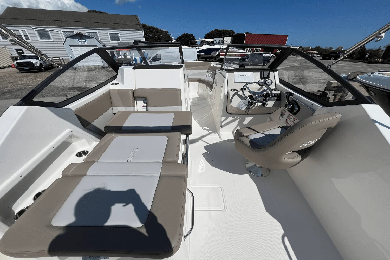 2025 Boston Whaler 210 Vantage Image Thumbnail #6