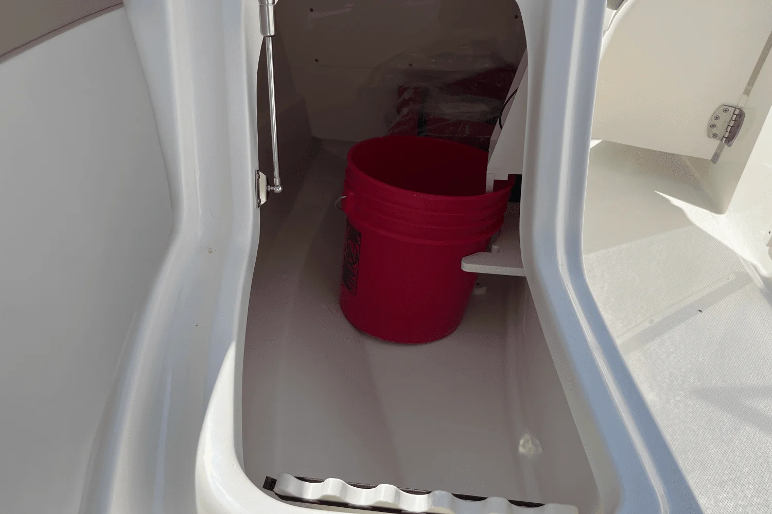 2025 Boston Whaler 210 Vantage Image Thumbnail #14