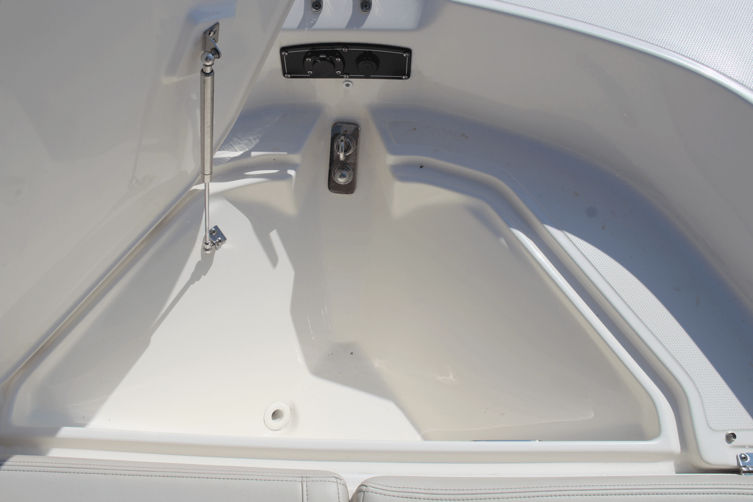 2024 Boston Whaler 170 Montauk Image Thumbnail #13