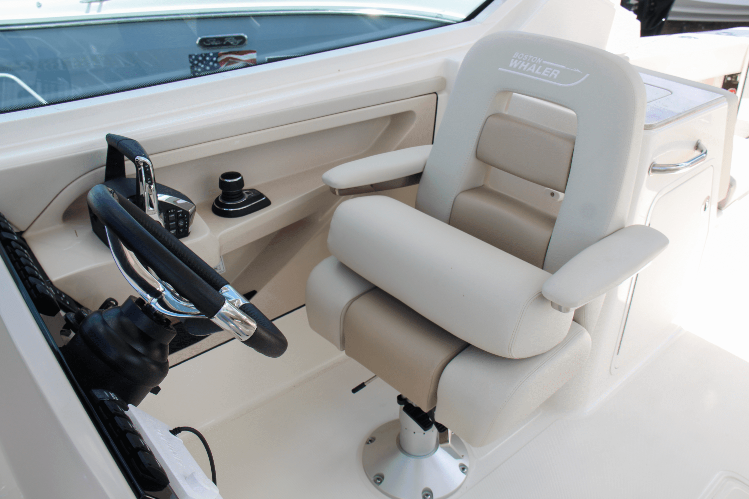 2024 Boston Whaler 280 Vantage Image Thumbnail #27