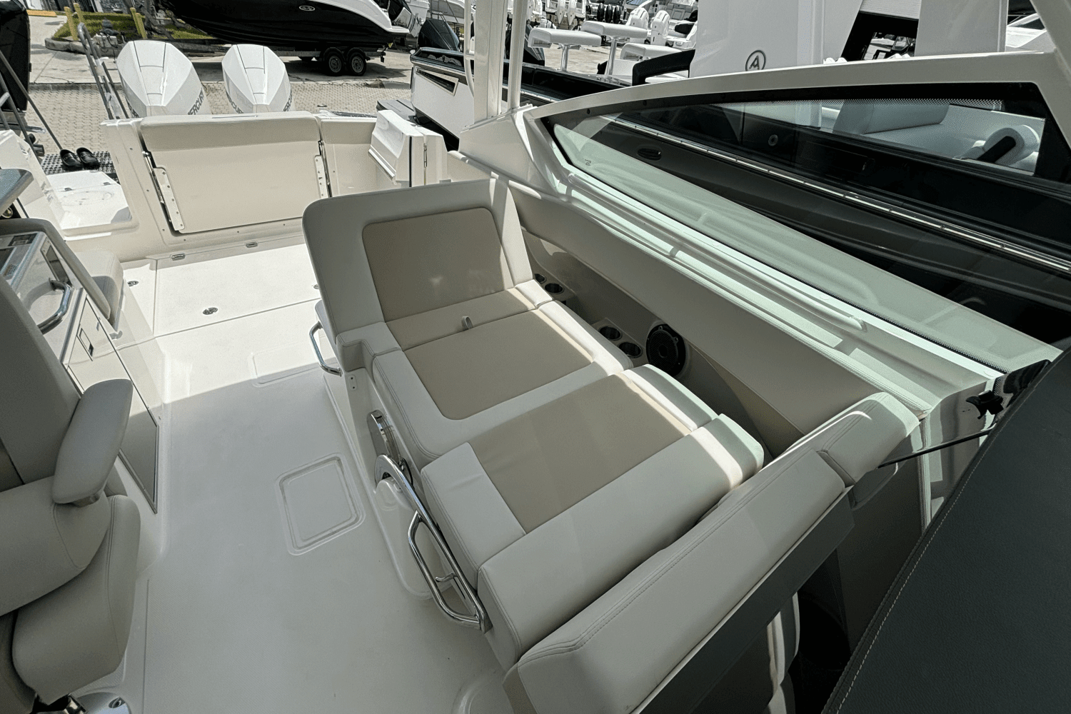 2025 Boston Whaler 280 Vantage Image Thumbnail #12