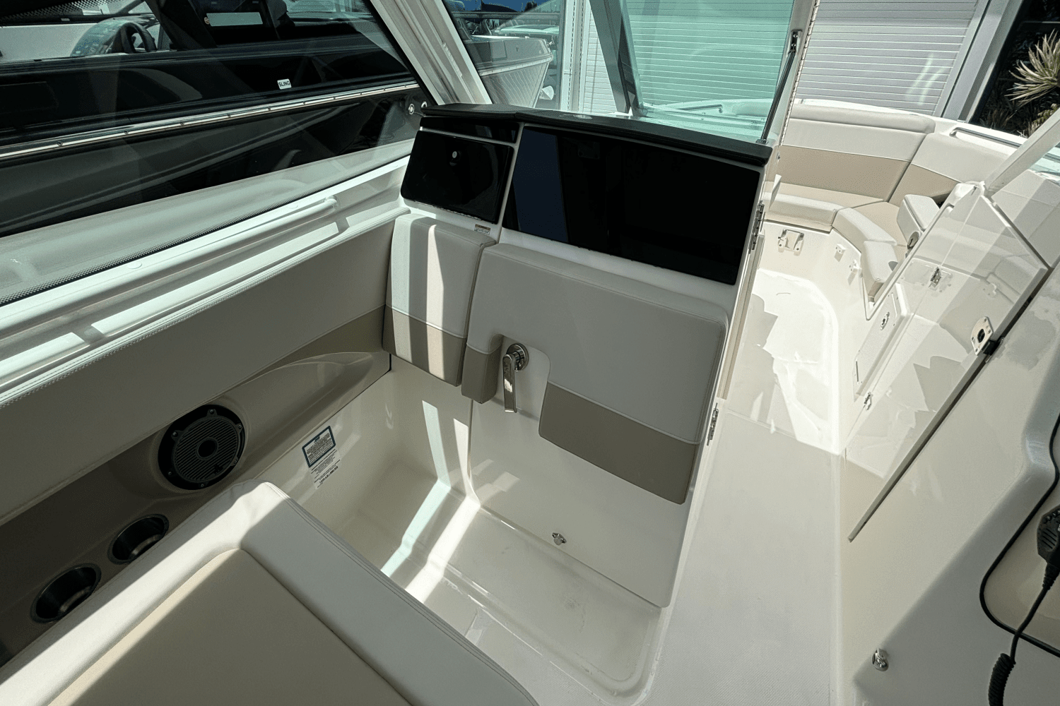 2025 Boston Whaler 280 Vantage Image Thumbnail #20