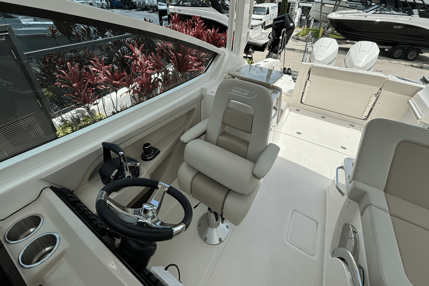 2025 Boston Whaler 280 Vantage Image Thumbnail #15