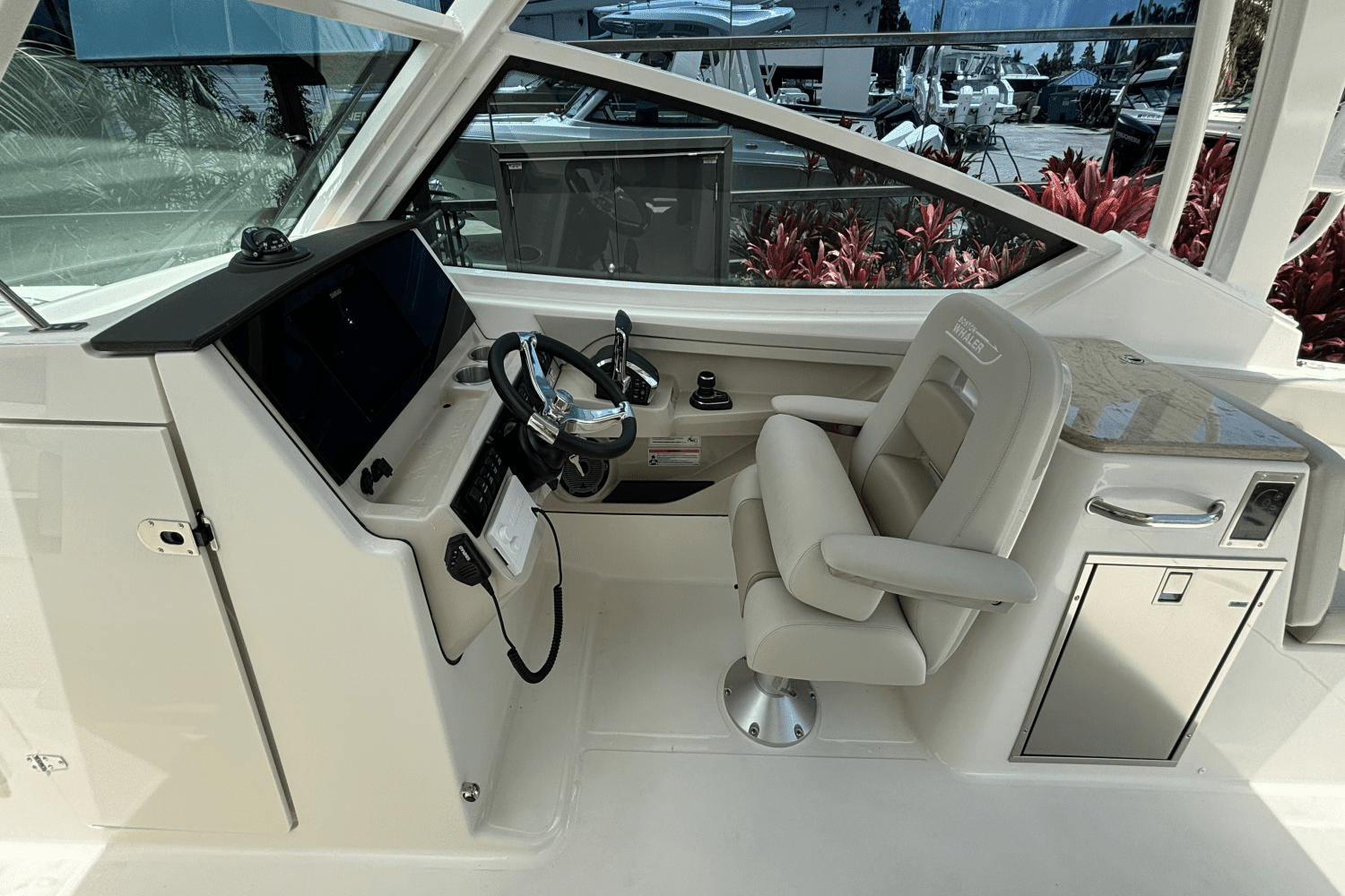 2025 Boston Whaler 280 Vantage Image Thumbnail #16