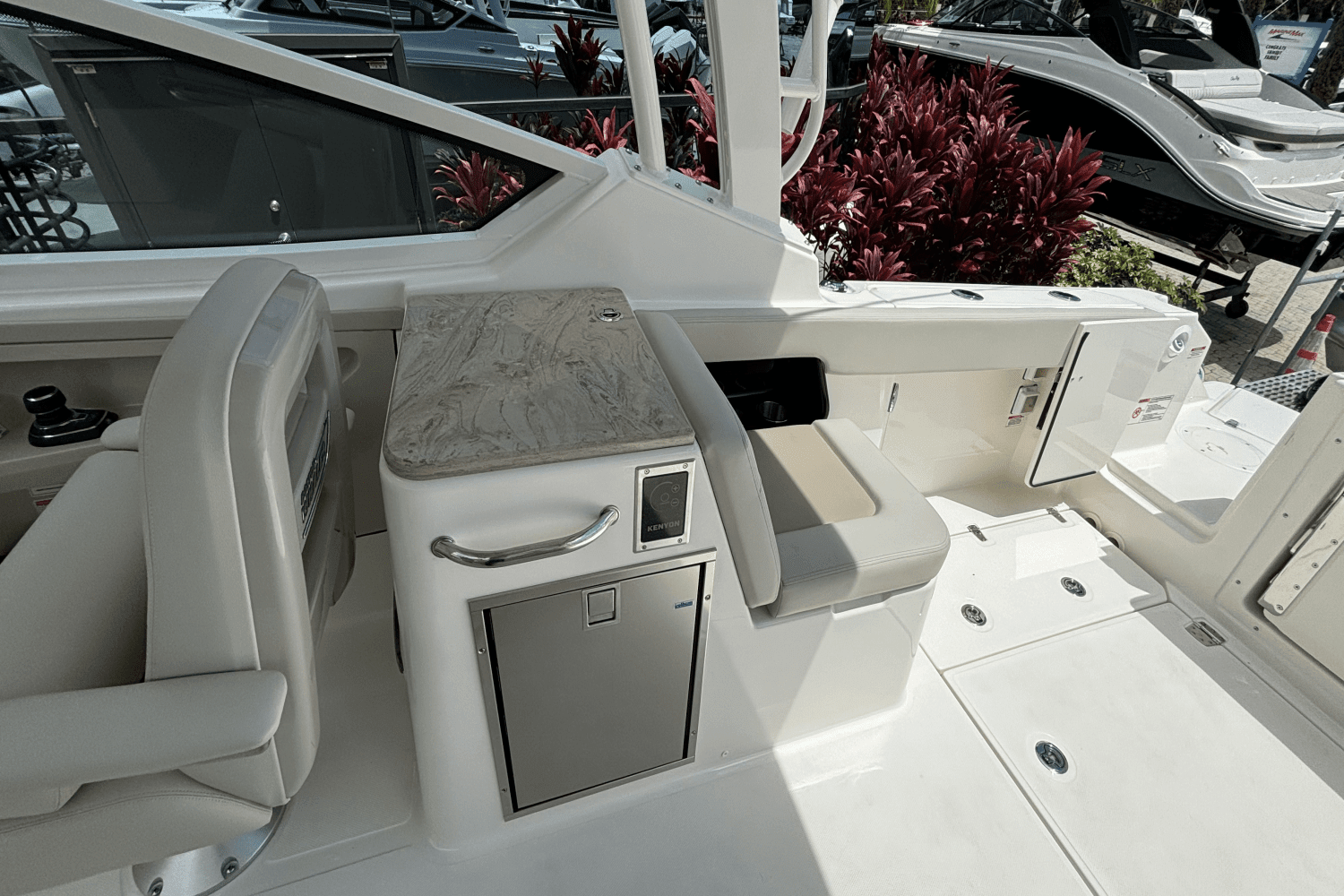 2025 Boston Whaler 280 Vantage Image Thumbnail #13