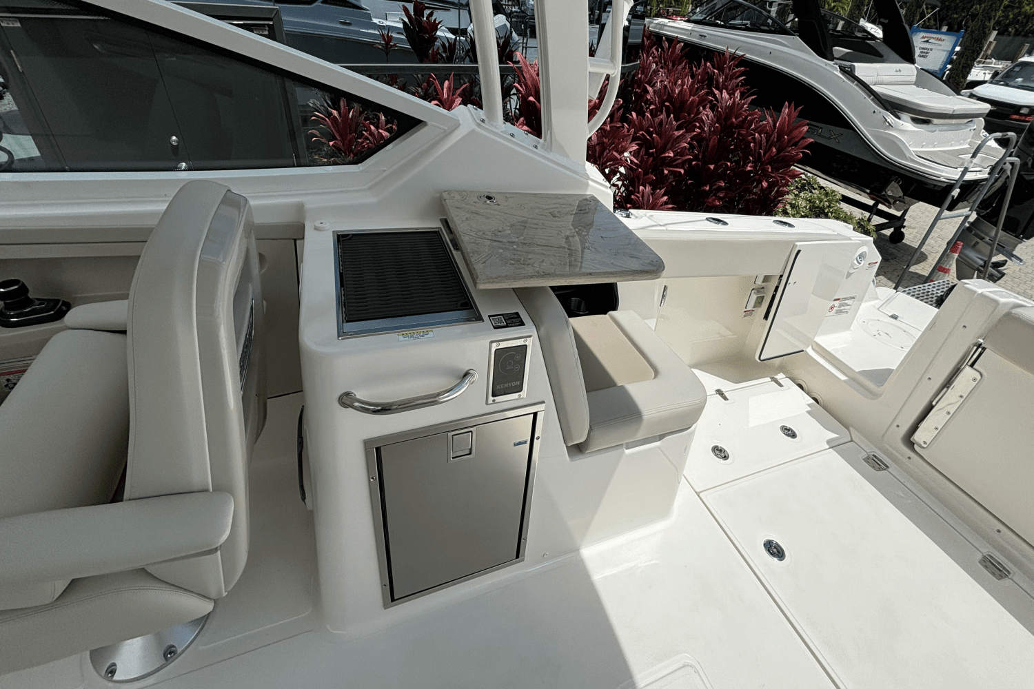 2025 Boston Whaler 280 Vantage Image Thumbnail #14