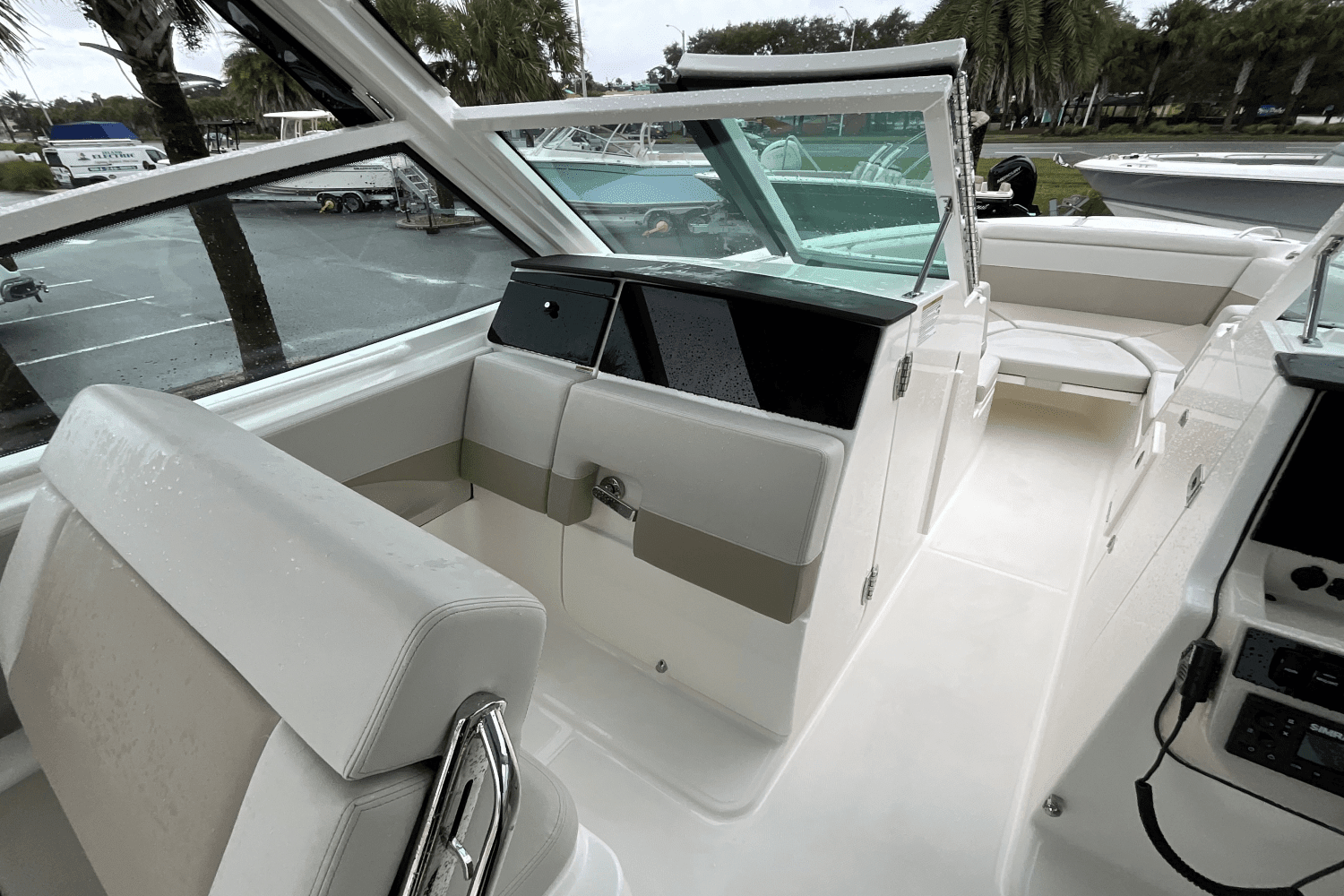 2025 Boston Whaler 280 Vantage Image Thumbnail #6