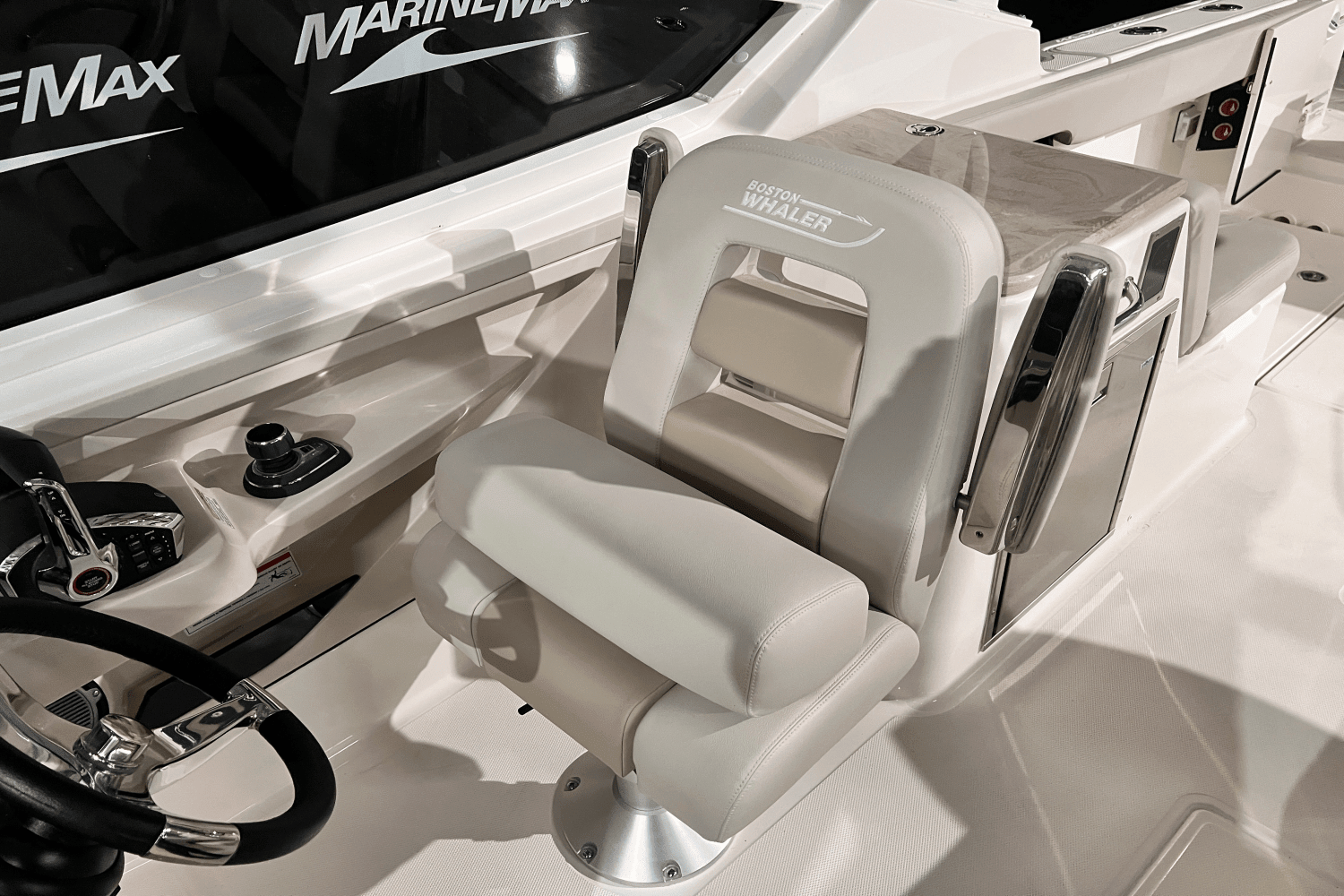 2025 Boston Whaler 280 Vantage Image Thumbnail #18
