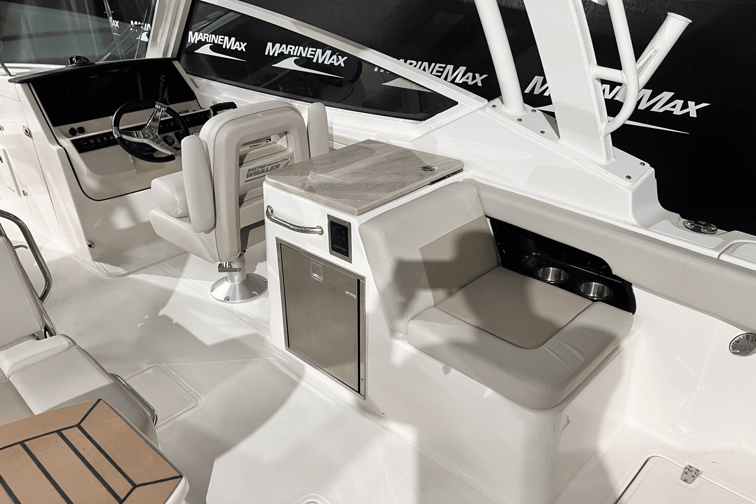 2025 Boston Whaler 280 Vantage Image Thumbnail #23